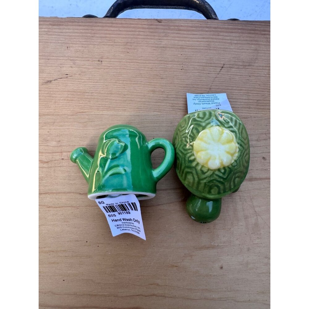 Cracker Barrel Turtle Watering Can Salt Pepper Shakers Set New - Picture 5 of 6